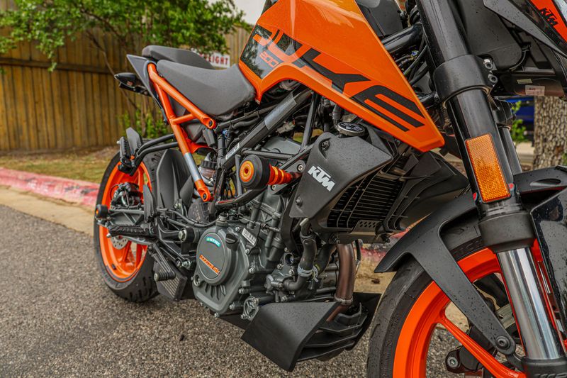 USED 2022 KTM DUKE 200 Image 9