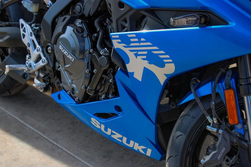 NEW 2026 SUZUKI GSX8R Image 11