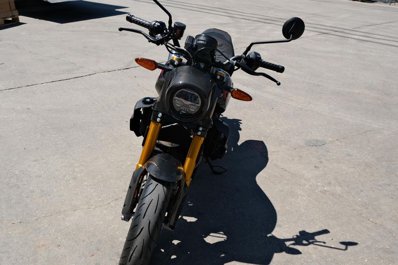 NEW 2024 INDIAN MOTORCYCLE FTR R CARBON Image 8