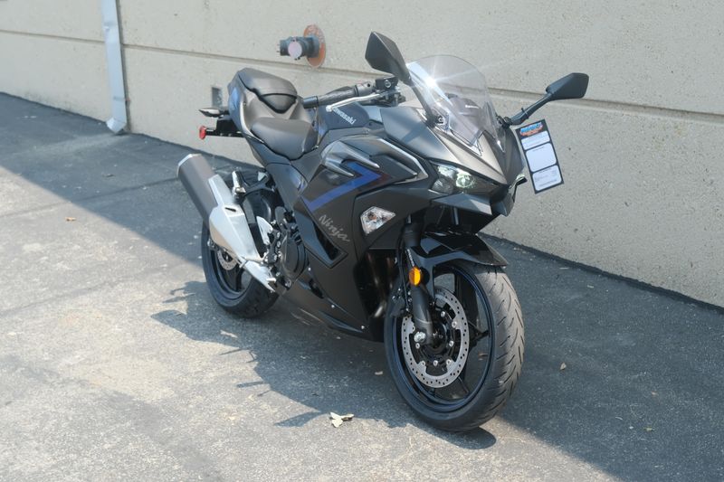 2025 Kawasaki NINJA 500 ABS METALLIC FLAT SPARK BLACK AND METALLIC SPARK BLACK AND METALLIC MOONDUST GRAY Image 1