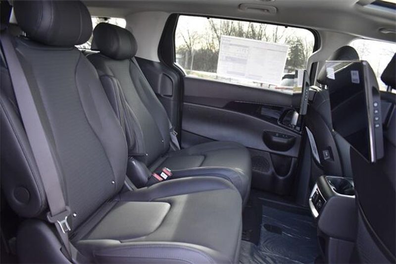 2025 Kia Carnival SX PrestigeImage 17