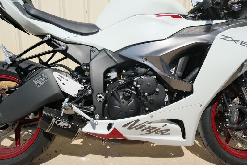 USED 2024 KAWASAKI NINJA ZX6R Image 9