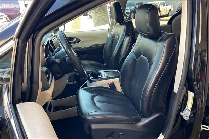 2022 Chrysler Pacifica Hybrid Touring LImage 24