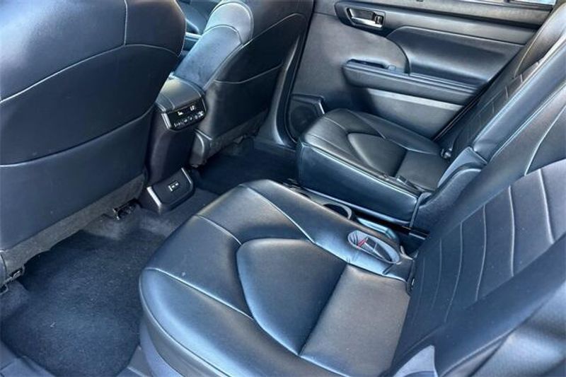 2022 Toyota Highlander XLEImage 10