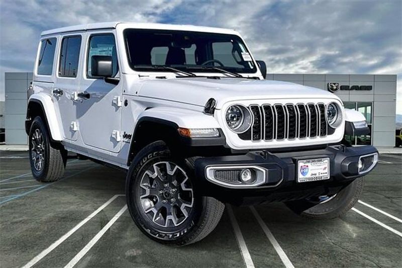 New 2025 Jeep Wrangler 4-door SaharaImage 14