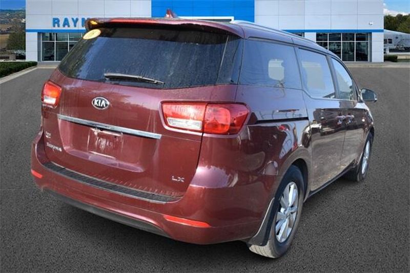 2016 Kia Sedona LXImage 3