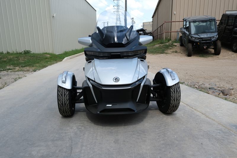 2024 Can-Am SPYDER RT LIMITED HYPER SILVER WITH PLATINUMImage 2