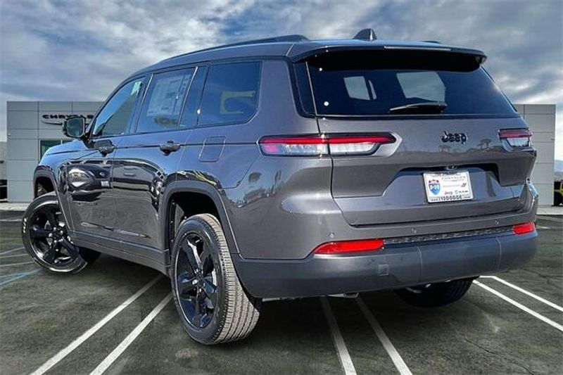 New 2025 Jeep Grand Cherokee L Altitude 4x2Image 2
