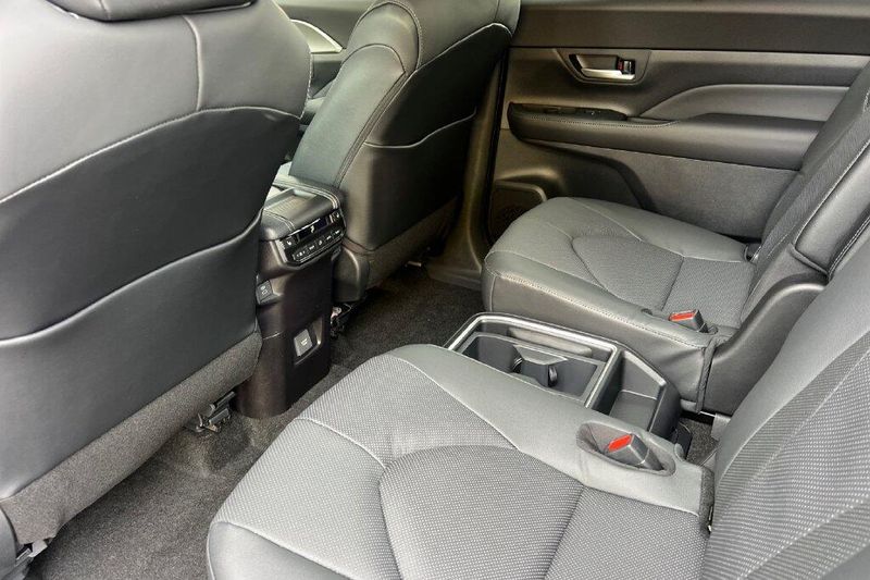 New 2026 Toyota Grand Highlander Hybrid Nightshade EditionImage 12