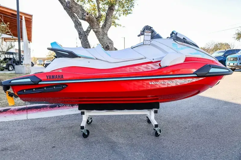 2025 Yamaha VX LIMITED TORCH RED Image 7