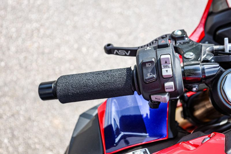 2022 Honda CBR1000RR ABS Image 19
