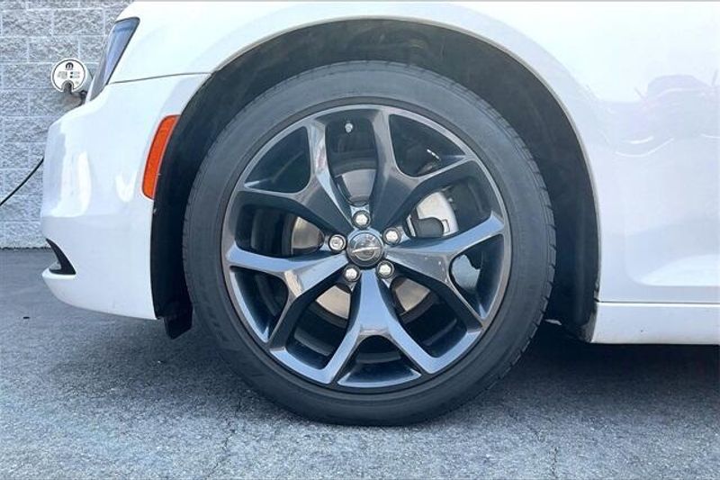 Used 2023 Chrysler 300 TouringImage 8