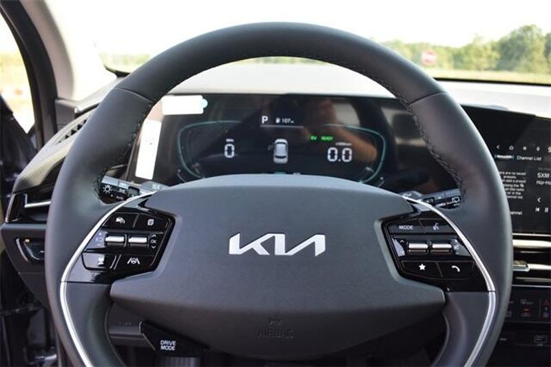 New 2025 Kia Niro SXImage 29
