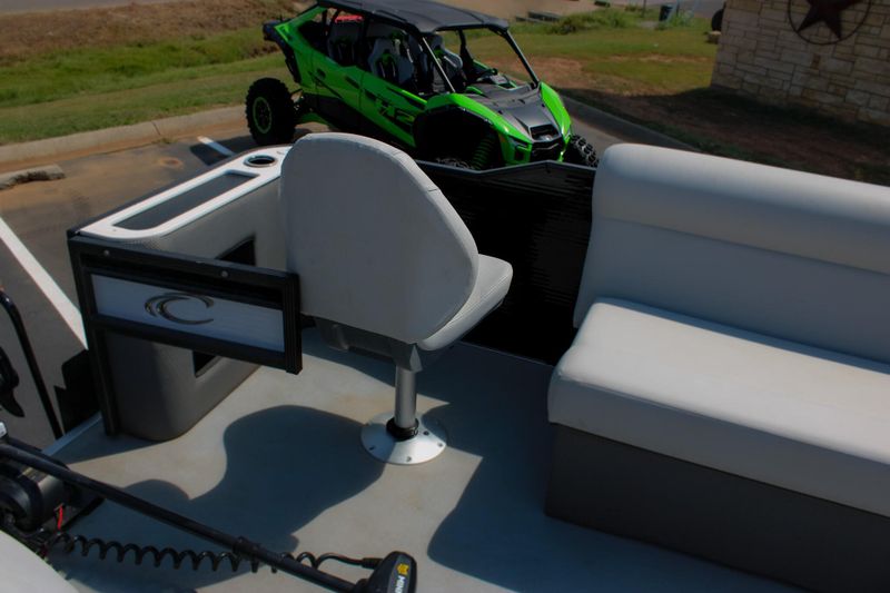 USED 2022 CREST CLASSIC FISH 220 C4 Image 9