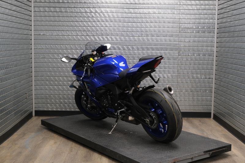 NEW 2026 YAMAHA YZF-R1 Image 5