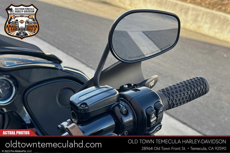 2019 Harley-Davidson Road Glide in a Black exterior color. BMW Motorcycles of Temecula – Southern California (951) 506-6903 bmwmotorcyclesoftemecula.com 