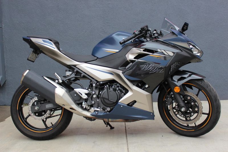 2023 Kawasaki Ninja�� 400 Base Image 5