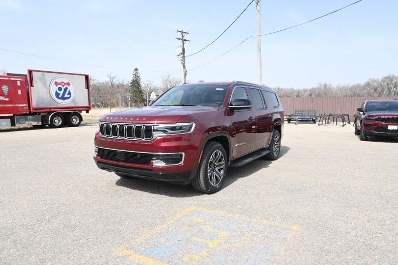 2025 Wagoneer L Image 4
