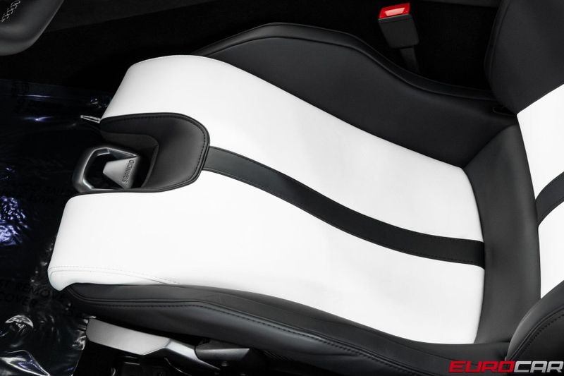 Used 2025 Lamborghini Revuelto *HIGH GLOSS STYLE PACKAGE * PASSENGER DISPLAY*Image 47