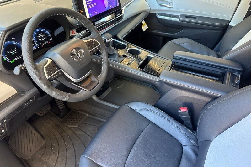 New 2026 Toyota Sienna XSEImage 9