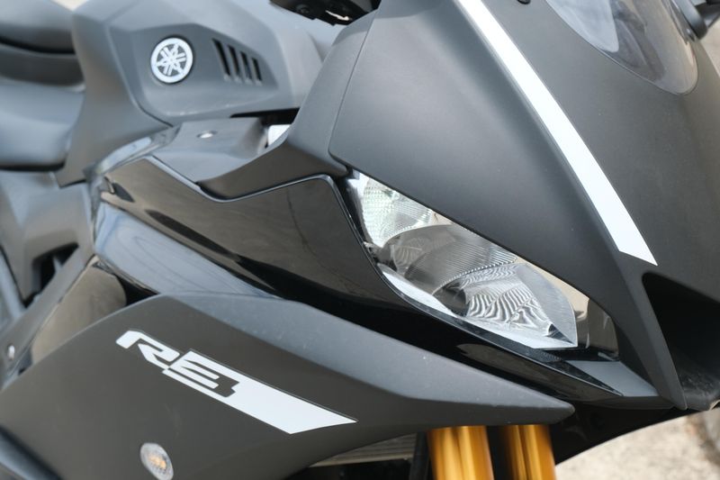 2019 Yamaha YZFR3 BLACK Image 18