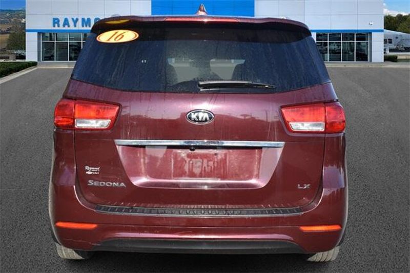 2016 Kia Sedona LXImage 4