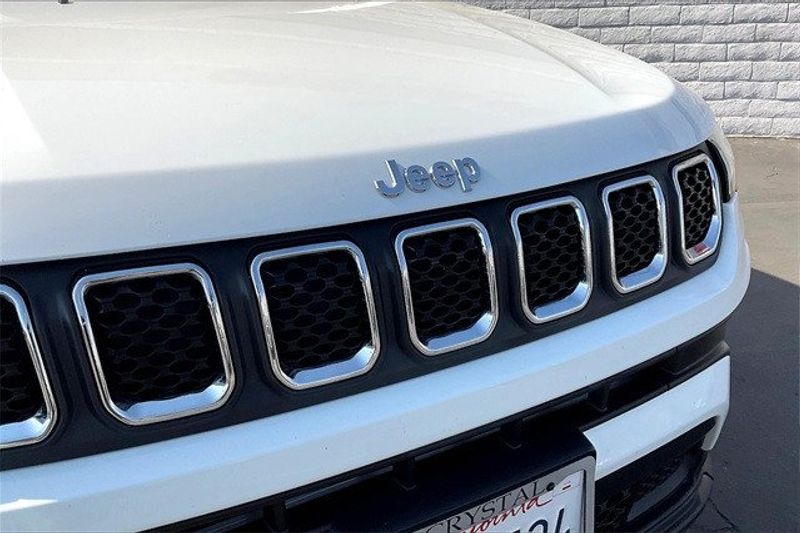 2023 Jeep Compass Latitude LuxImage 30