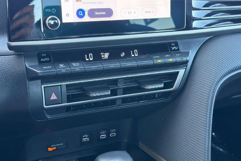 Used 2025 Toyota Camry SEImage 18