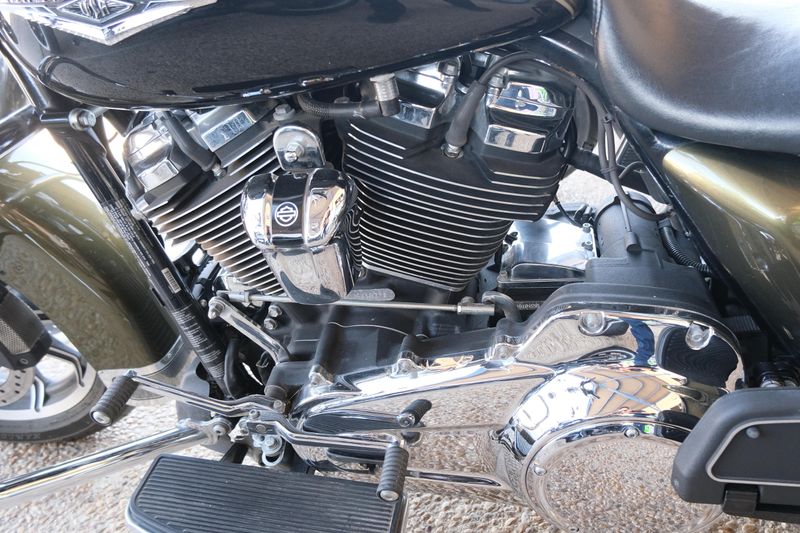 USED 2018 HARLEY ROAD KING Image 16