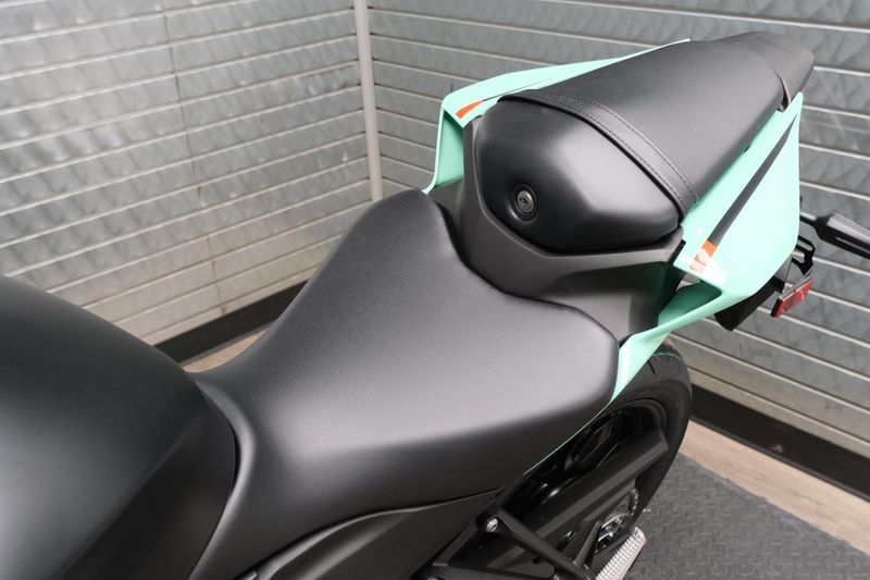 NEW 2026 YAMAHA YZFR3 ABS Image 18