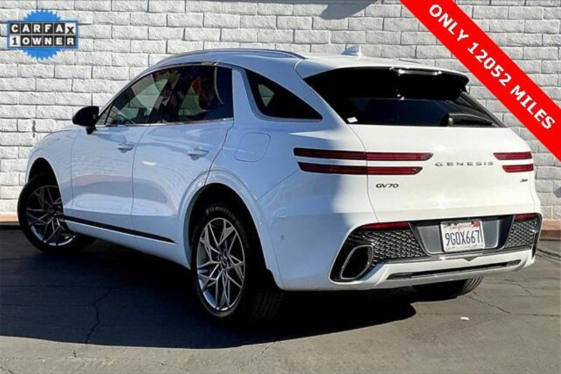 Used 2023 Genesis GV70 2.5T AdvancedImage 10
