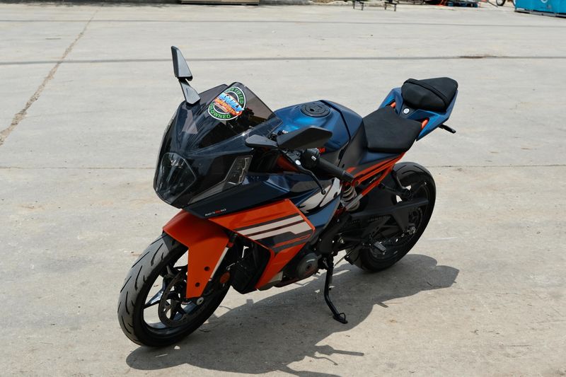 2024 KTM RC 390 BLUE Image 7