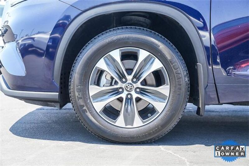 Used 2022 Toyota Highlander XLEImage 11