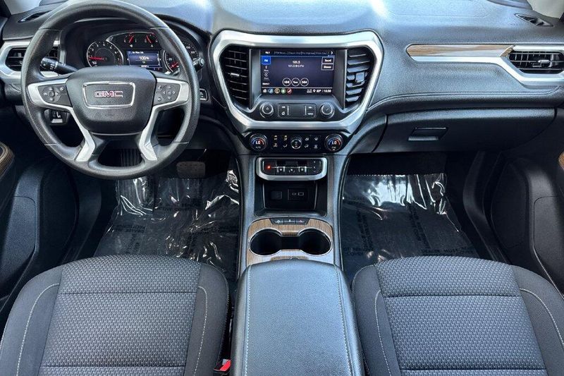 Used 2023 GMC Acadia SLEImage 12