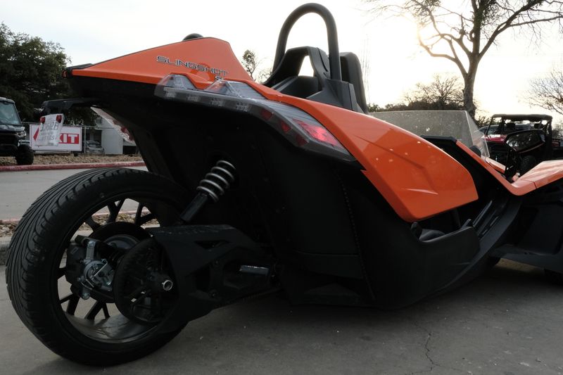 2024 Polaris SLINGSHOT SL AUTODRIVE VOLT ORANGEImage 28