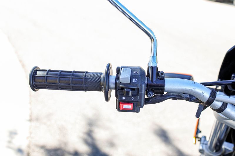 USED 2022 YAMAHA TW200 Image 2