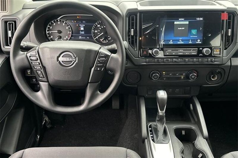 New 2025 Nissan Frontier SImage 11