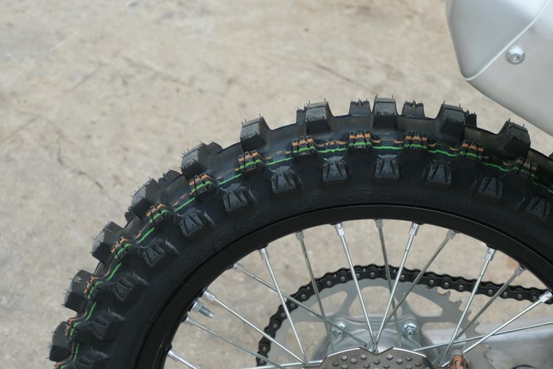 2025 Kawasaki KX450 LIME GREEN Image 9