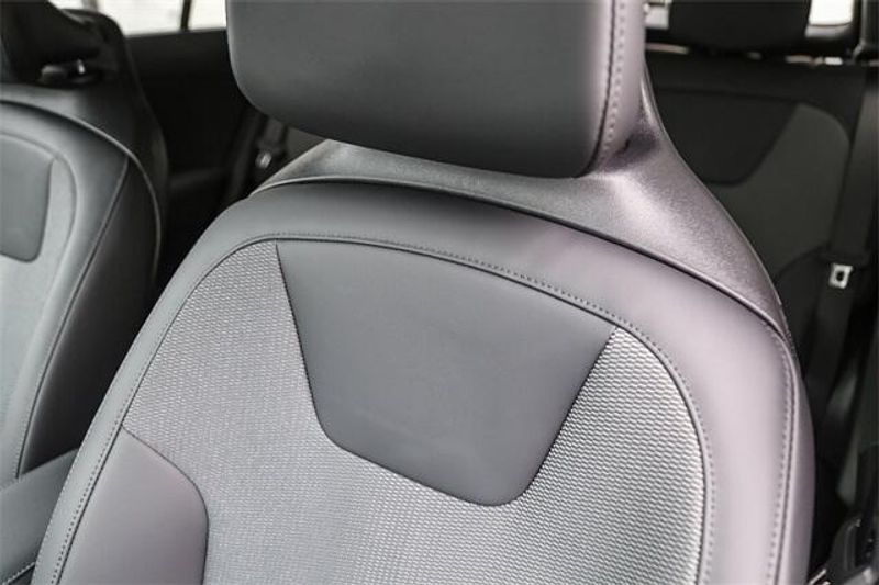 2025 Kia Niro EXImage 26