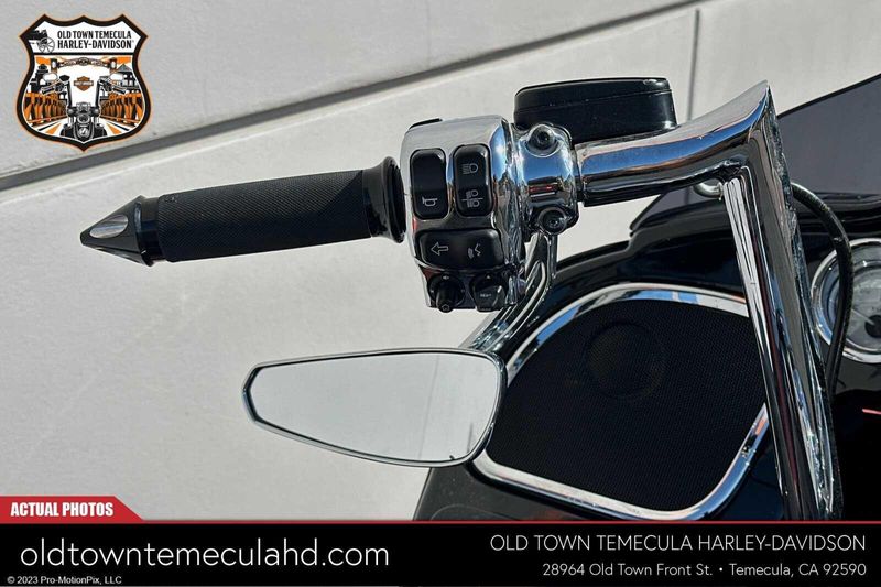 2015 Harley-Davidson Road Glide in a BLACK W/ PINSTRIPE exterior color. BMW Motorcycles of Temecula – Southern California (951) 506-6903 bmwmotorcyclesoftemecula.com 