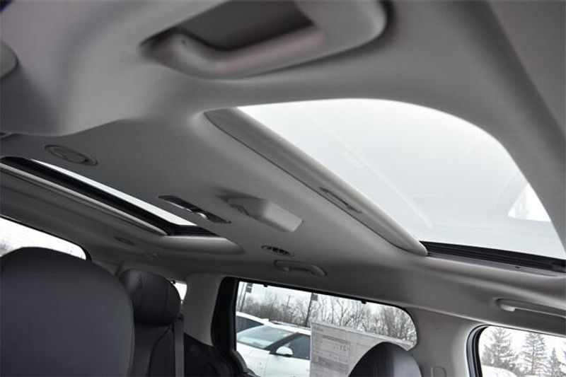2025 Kia Carnival SX PrestigeImage 14