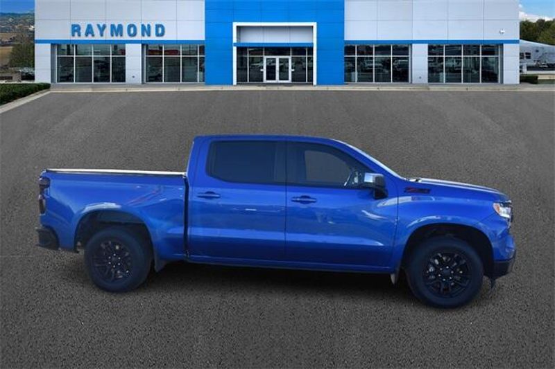 Used 2022 Chevrolet Silverado 1500 LTImage 2