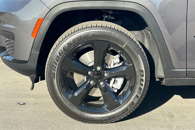 2025 Jeep Grand Cherokee Altitude photo 24