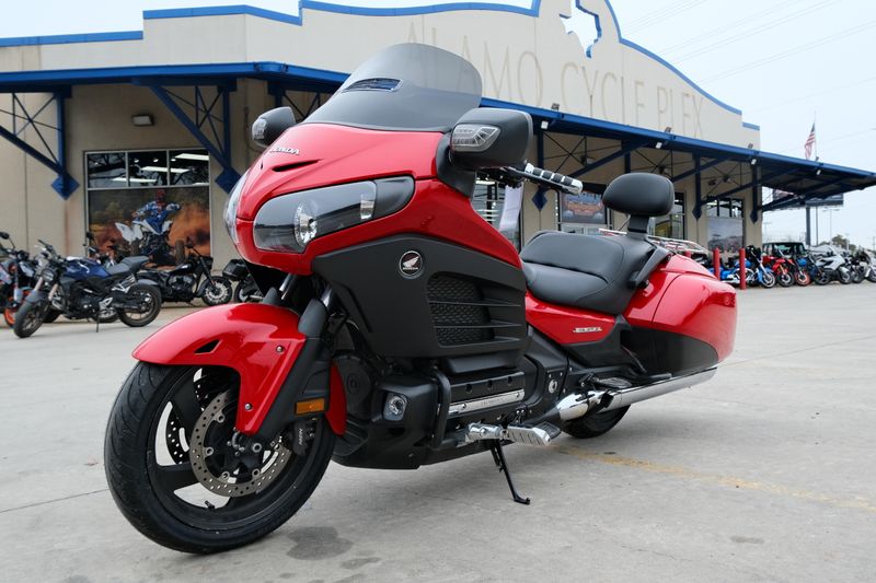 2013 Honda GOLD WING F6B DELUXE RED AND BLACKImage 4