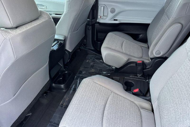 Used 2026 Toyota Sienna LEImage 11