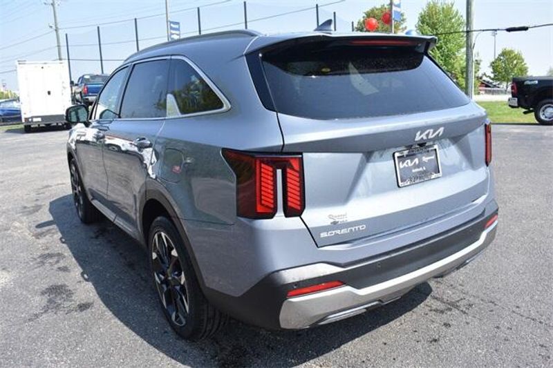 New 2025 Kia Sorento SXImage 5
