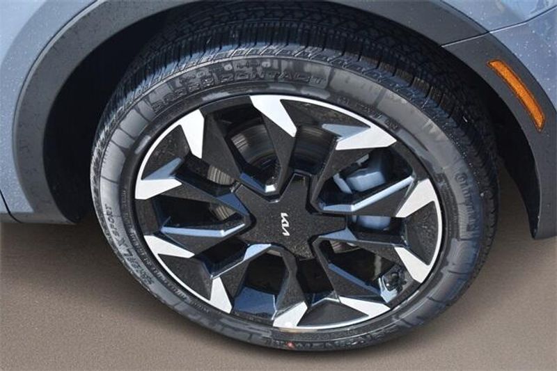 New 2025 Kia Sorento SXImage 11