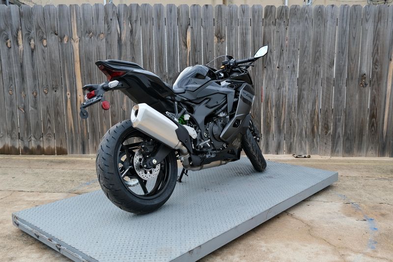 NEW 2026 KAWASAKI NINJA ZX4RR ABS Image 3