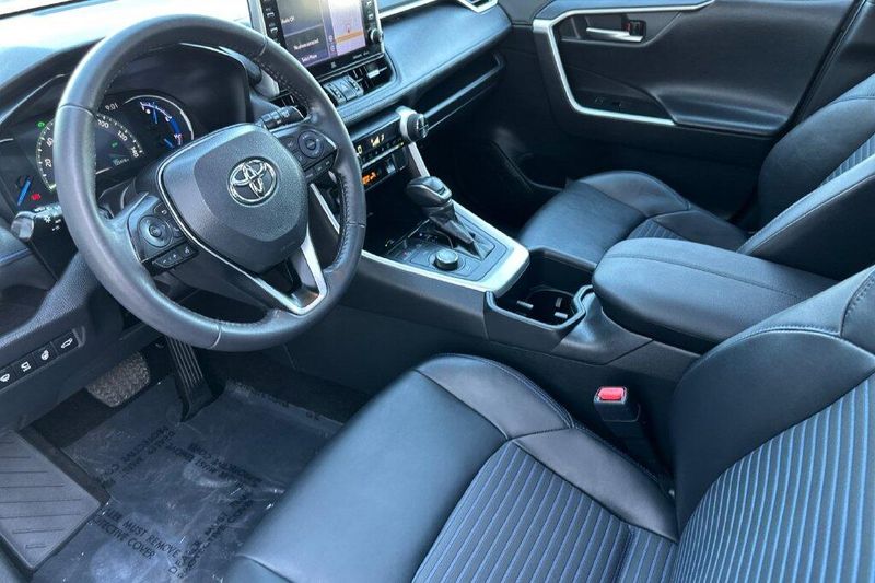 Used 2022 Toyota RAV4 Hybrid XSEImage 9