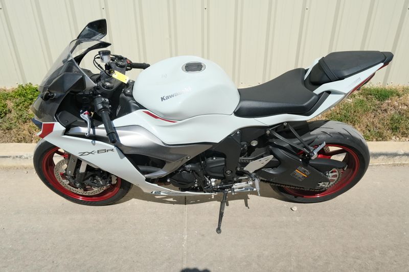 USED 2024 KAWASAKI NINJA ZX6R Image 6